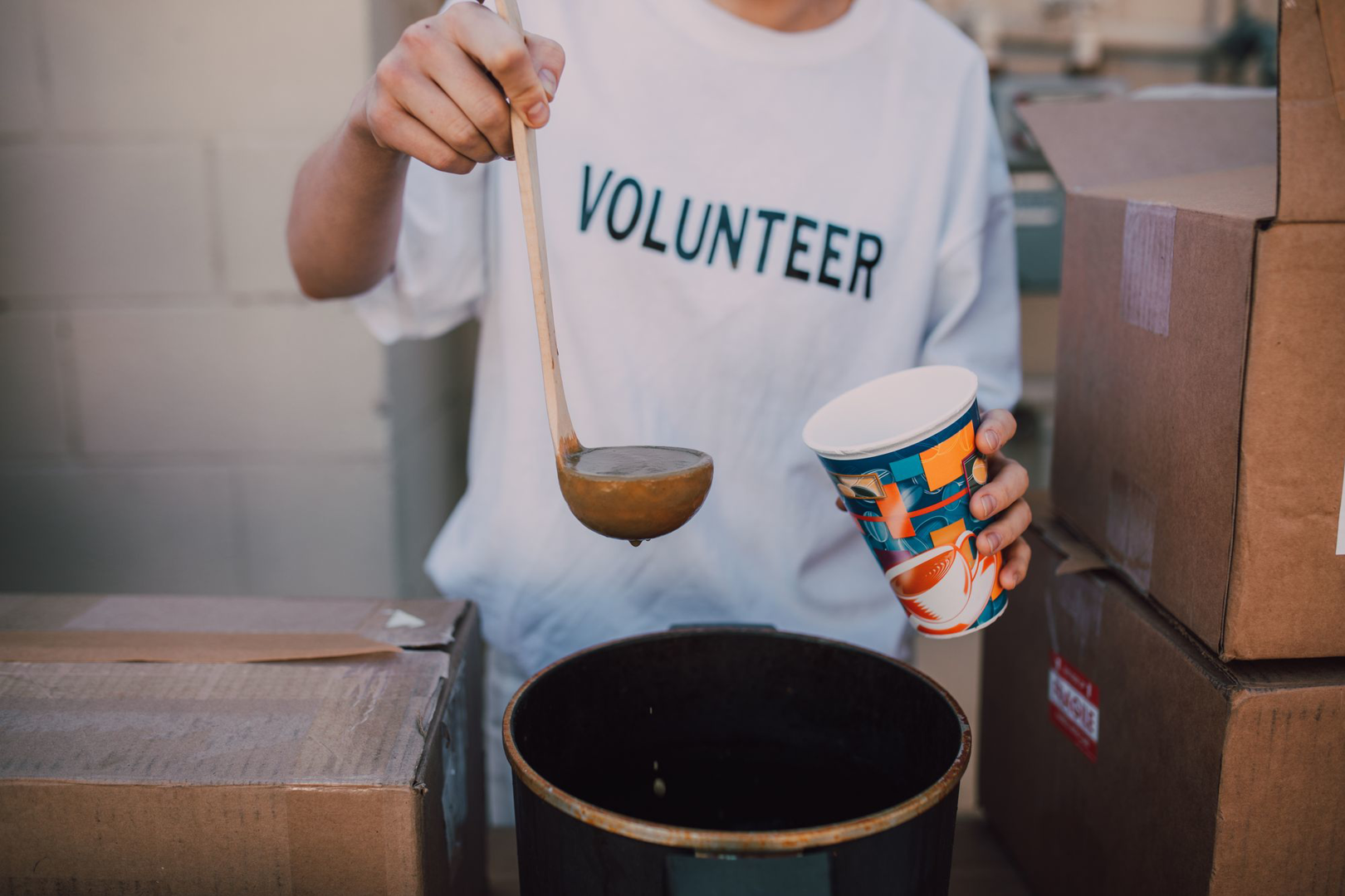 A volunteer in a shirt that says Volunteer